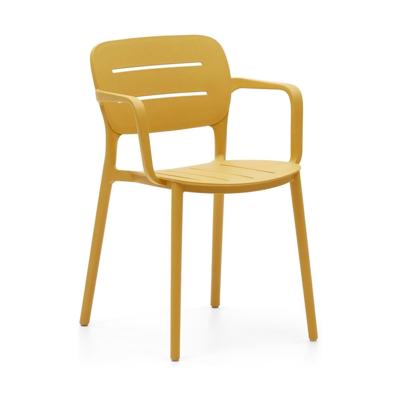 Kave Home Tuinstoel 'Morella' Stapelbaar, kleur Mosterdgeel Kave Home Tuinstoel 'Morella' Stapelbaar, kleur Mosterdgeel
