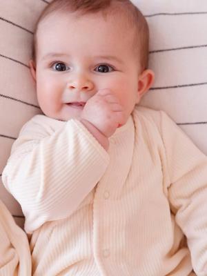 Babypakje vestje en broek fluweel / velours vanille