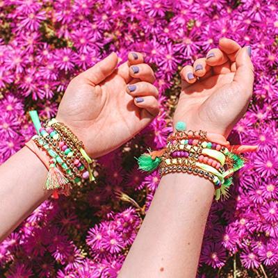 Spectron Make it real neon armband met bedeltjes maken | 2 stuks