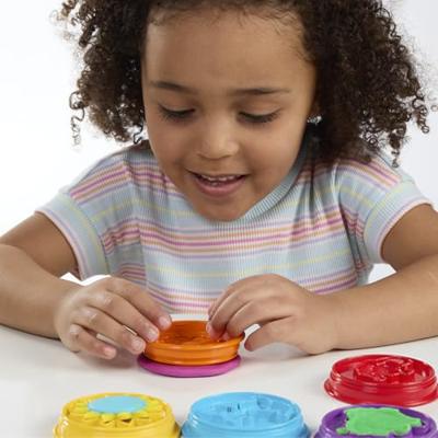 Play-Doh Disney Junior Creëer een Verhaal, Draagbare boetseerkleiset, Creatieve activiteiten met Mickey & Minnie, Geschikt voor kinderen vanaf 2 jaar