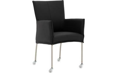 Goossens Eetkamerstoel Funk RVS Poten zwart leer met armleuning en met wielenTransparant skater wiel met rvs kap, modern design