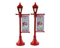 Lemax north pole lamppost, set of 2 verlichte straatlantaarn Santa&apos;s Wonderland 2023 - thumbnail