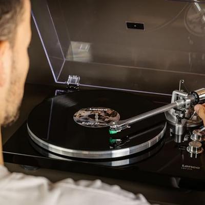 Lenco LBT-215BK Draaitafel met Bluetooth® en een metalen platenbord, toonarm en contragewicht, exclusieve piano black kleur