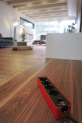 Brennenstuhl 1153240070 Stekkerdoos met schakelaar 4-voudig Rood, Zwart Randaarde stekker 1 stuk(s)