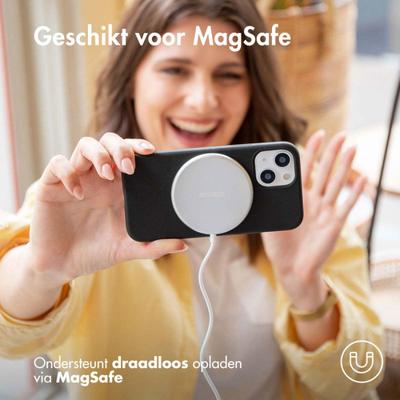 Accezz Liquid Silicone Backcover met MagSafe iPhone 16 Telefoonhoesje Zwart Accezz Liquid Silicone Backcover met MagSafe iPhone 16 Telefoonhoesje Zwart