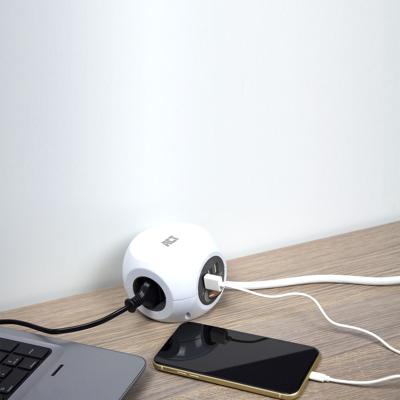 ACT AC2410 Vierkante stekkerdoos (PDU)/Powerblok | 3 Sockets Type F | 3 USB-A poorten | Wit