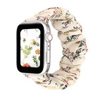Elastisch scrunchie nylon bandje - Bloemenprint licht - Geschikt voor Apple Watch 44mm / 45mm / 46mm / 49mm - thumbnail