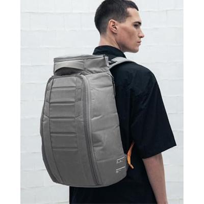 Db Journey Rugzak Hugger van nylon in de kleur zand grijs, afmetingen: 30x56x24 cm, volume: 70L, 1000176009001, zandgrijs, modern