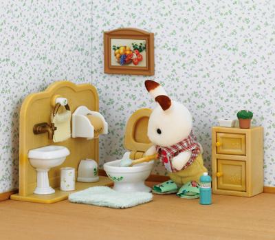 SYLVANISCHE FAMILIES 5015 Chocolade konijn en toilet set SYLVANISCHE FAMILIES 5015 Chocolade konijn en toilet set