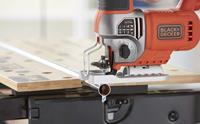 BLACK+DECKER BES610 650W Pendeldecoupeerzaag | 1 zaagblad voor hout | 1 zaagrechtblad voor hout | Antisplinterplaatje - BES610-QS - thumbnail