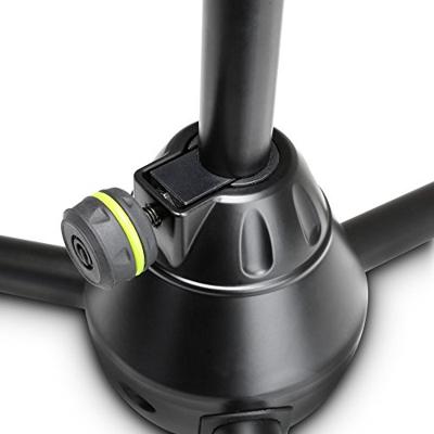 Gravity MS4221B Laag microfoonstatief met driepoot en hengel