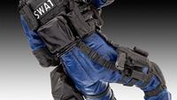 Revell 1/16 Swat Officer - thumbnail