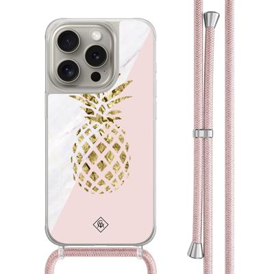 iPhone 15 Pro hoesje met rosegoud koord - Ananas iPhone 15 Pro hoesje met rosegoud koord - Ananas