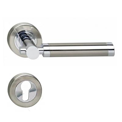 Deurkruk 1698 Birgit op rond rozet 7mm nokken met profielcilindergat plaatjes chroom/nikkel mat Deurkruk 1698 Birgit op rond rozet 7mm nokken met profielcilindergat plaatjes chroom/nikkel mat