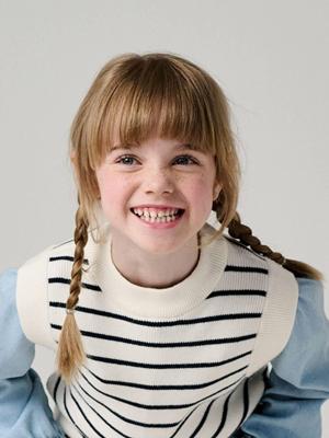 Meisjes trui zonder mouwen ecru Meisjes trui zonder mouwen ecru