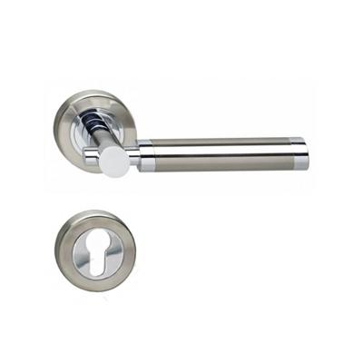 Deurkruk 1698 Birgit op rond rozet 7mm nokken met profielcilindergat plaatjes chroom/nikkel mat Deurkruk 1698 Birgit op rond rozet 7mm nokken met profielcilindergat plaatjes chroom/nikkel mat