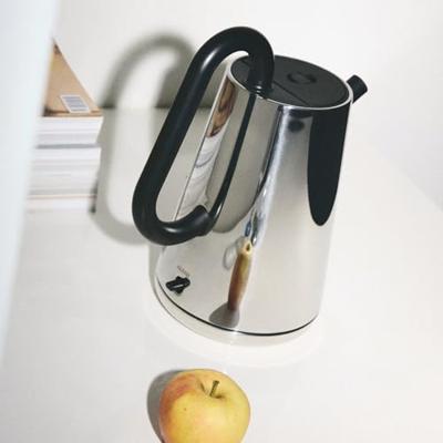Alessi Waterkoker Toru NE01 B - 1.7 liter - door Nendo