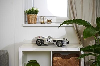 IXO Collection - 1/8 Mercedes Benz W196 NR. 8 (Juan Manuel Fangio) IXO Collection - 1/8 Mercedes Benz W196 NR. 8 (Juan Manuel Fangio)