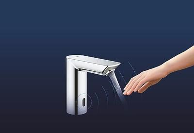 GROHE Bau Cosmopolitan waterbesparende elektronische wastafelkraan met infrarood en menging met batterij 6V chroom 36451000