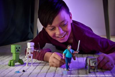 A Minecraft Movie Action Figure - Dennis (Orb & Earth Crystal)