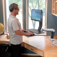 Ergotron WorkFit-A Tafelbeugel voor monitor Aantal monteerbare displays: 1 Display(s) 25,4 cm (10) - 61 cm (24) Zwart, Aluminium (gepolijst) In hoogte - thumbnail