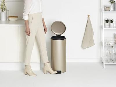 Brabantia pedaalemmer 30l metallic gold Brabantia pedaalemmer 30l metallic gold