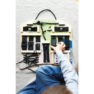 Small Foot houten activiteitenbord vergrendelingen en verbindingen