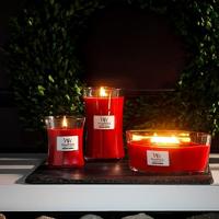 WoodWick crimson berries medium candle - thumbnail