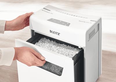 Leitz IQ 3M Protect Premium P5 Papierversnipperaar 3 vellen Micro cut 2 x 15 mm P-5 10 l Ook geschikt voor Nietjes, Paperclips Leitz IQ 3M Protect Premium P5 Papierversnipperaar 3 vellen Micro cut 2 x 15 mm P-5 10 l Ook geschikt voor Nietjes, Paperclips