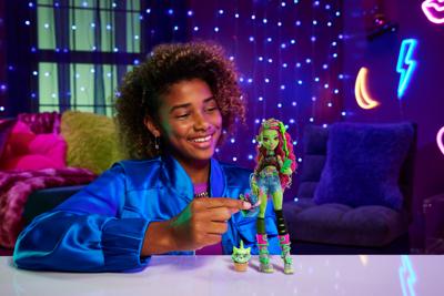 Monster High Venus McFlytrap-pop met Chewlian en accessoires HRP81