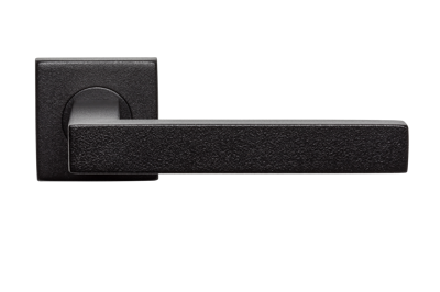 Deurklink Linea zwart basis op vierkant rozet geveerd Deurklink Linea zwart basis op vierkant rozet geveerd