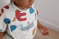 Meegroeislabbetje met mouwen 2-in-1 BEABA Playful beige - thumbnail