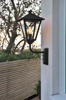 Wandlamp Benu met rookkleurig glas opwaarts - thumbnail