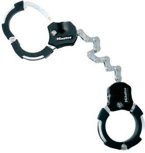 Handboeisloten masterlock street cuff 55 cm zwart Handboeisloten masterlock street cuff 55 cm zwart
