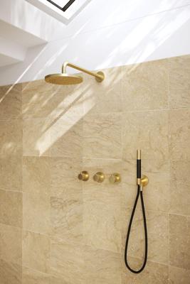 Hotbath Cobber X - Inbouw Regendoucheset - Geborsteld Messing PVD - 2 Stopkranen - Thermostatisch - Wandarm 40 cm - Hoofddouche 200 mm - Staafhanddouche - Waterbesparend