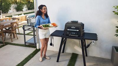Elektrische barbecue en rookoven met thermometer - NINJA - Woodfire Pro XL - OG850EU - Buitenbarbecue en airfryer