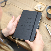 Juf / Meester notitieboekje graveren - Zwart - thumbnail