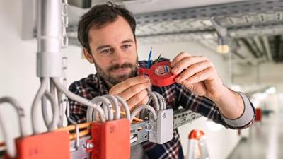 tesa 56192 Isolatietape Zwart (l x b) 10 m x 15 mm 10 stuk(s) tesa 56192 Isolatietape Zwart (l x b) 10 m x 15 mm 10 stuk(s)