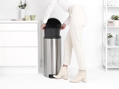 Brabantia pedaalemmer Newlcon 30 liter matt steel fingerprint proof - thumbnail