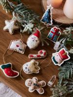 Set van 10 hangende kerstdecoraties van vilt Notenkraker rood - thumbnail