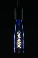 LED lamp in een blauwe bierfles en met een spiraalvormige LED gloeidraad E27 fitting - thumbnail