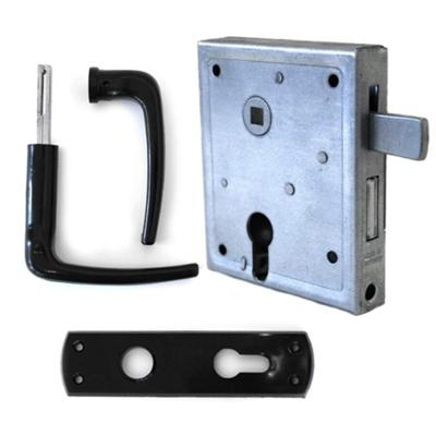 Mauer opleg cilinder poortslot met hefschoot - doornmaat 60 mm - 3350 PZ/KD - incl. deurkrukgarnituur met schild (zwart) - staal verzinkt Mauer opleg cilinder poortslot met hefschoot - doornmaat 60 mm - 3350 PZ/KD - incl. deurkrukgarnituur met schild (zwart) - staal verzinkt