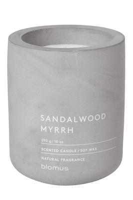 Blomus Fraga Geurkaars - sandalwood Myrrh hoogte 11cm - diameter 9cm - micro chip 65657 Blomus Fraga Geurkaars - sandalwood Myrrh hoogte 11cm - diameter 9cm - micro chip 65657