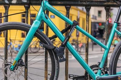 Abus kettingslot yardo 7807f/110 zwart. security level 8 Abus kettingslot yardo 7807f/110 zwart. security level 8