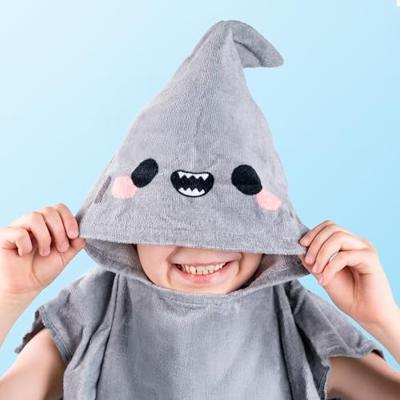 Merkloos / Sans Marque Kinder handdoek - archie de haai - cadeau tip