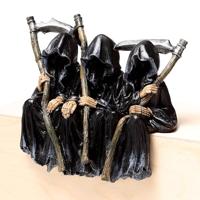 The Reaper of Death Zittend op Bank - thumbnail