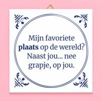 Tegeltje Mijn favoriete plaats op de wereld? Naast jou... nee grapje, op jou. - thumbnail