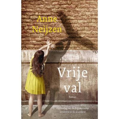 Vrije val - Anne Neijzen - Paperback (9789046822760) Vrije val - Anne Neijzen - Paperback (9789046822760)