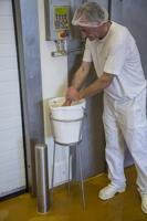 Vikan Emmer groen 12 ltr. met schenktuit - thumbnail