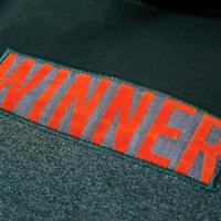 Kindertrui met capuchon winner-print 140 donkergroen - thumbnail